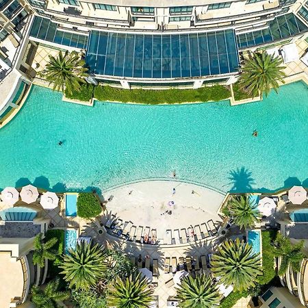 ホテル パラッツォ ヴェルサーチ ゴールドコースト エクステリア 写真 The pool at the Ritz-Carlton, Dubai