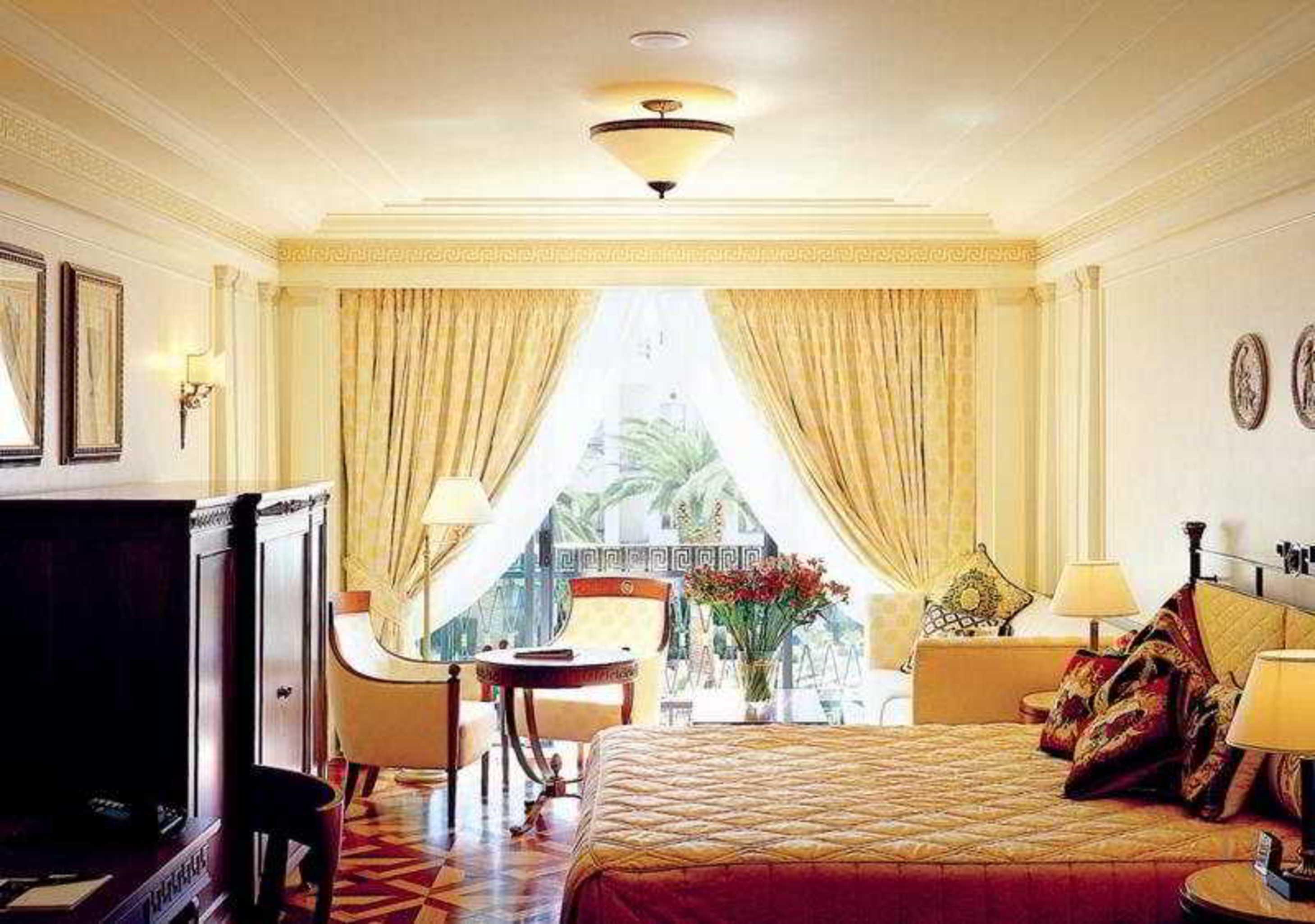 ホテル パラッツォ ヴェルサーチ ゴールドコースト 部屋 写真 A room at the Four Seasons Hotel, Cairo