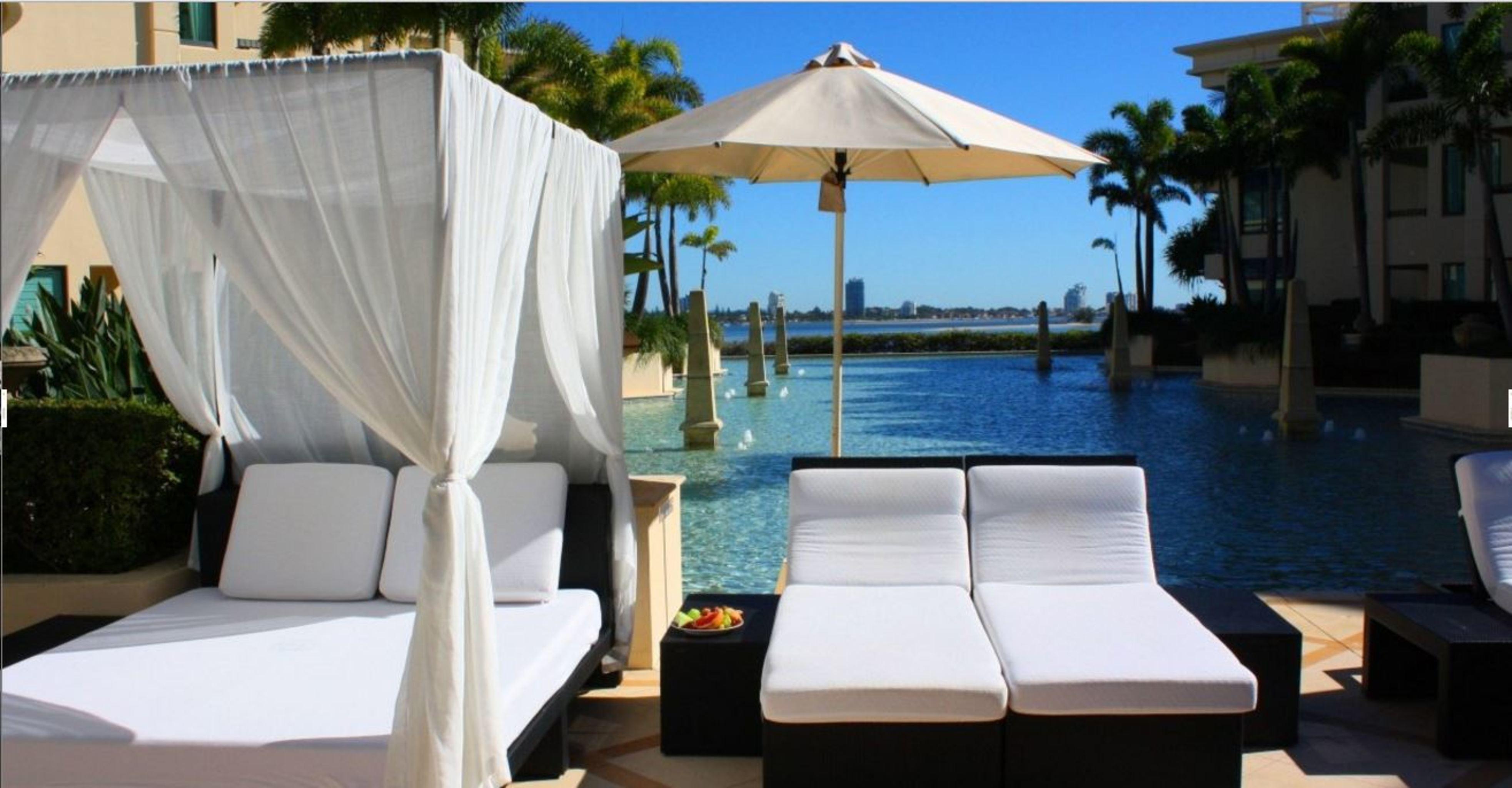 ホテル パラッツォ ヴェルサーチ ゴールドコースト エクステリア 写真 Pool at the InterContinental Sanctuary Cove Resort
