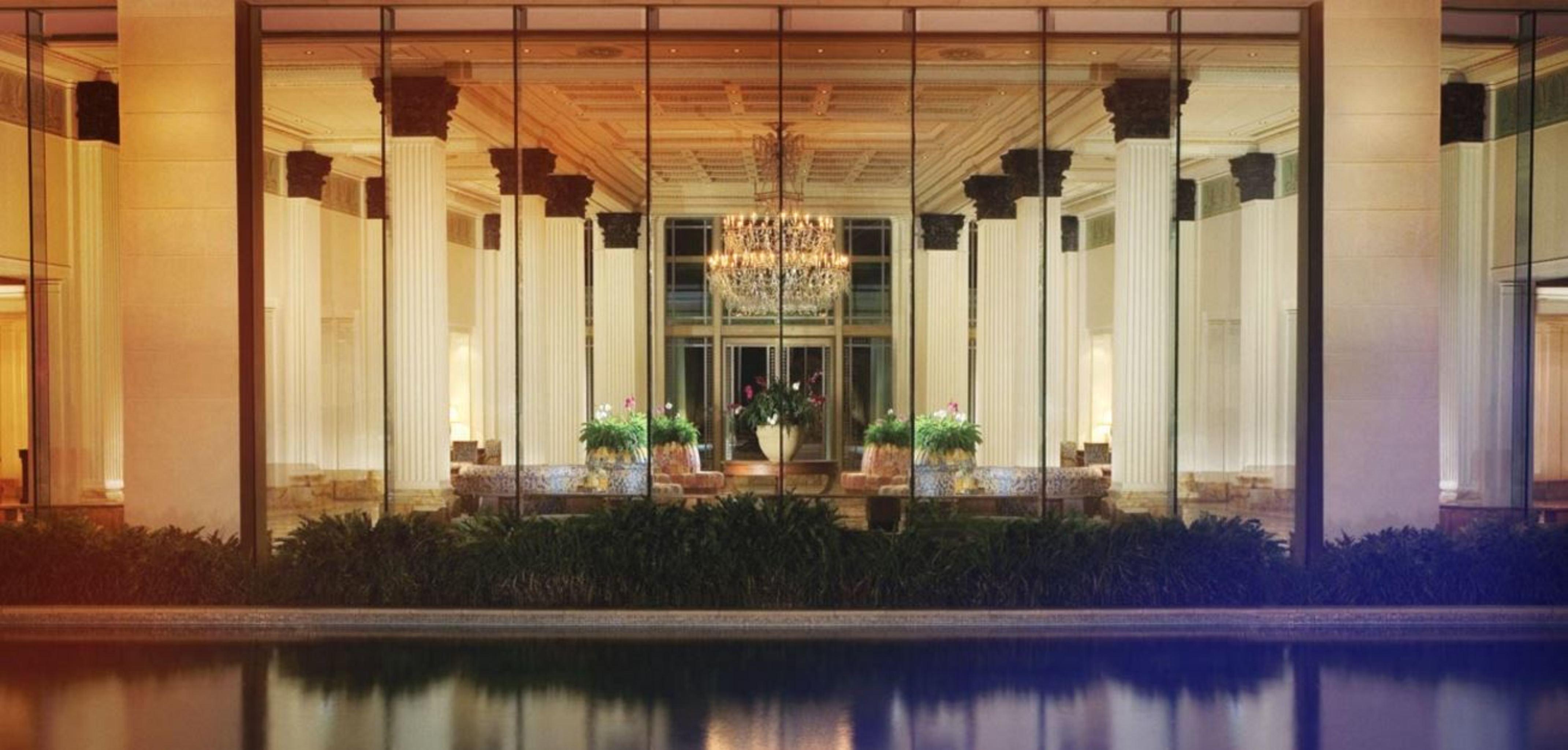 ホテル パラッツォ ヴェルサーチ ゴールドコースト エクステリア 写真 The lobby of the Four Seasons Hotel