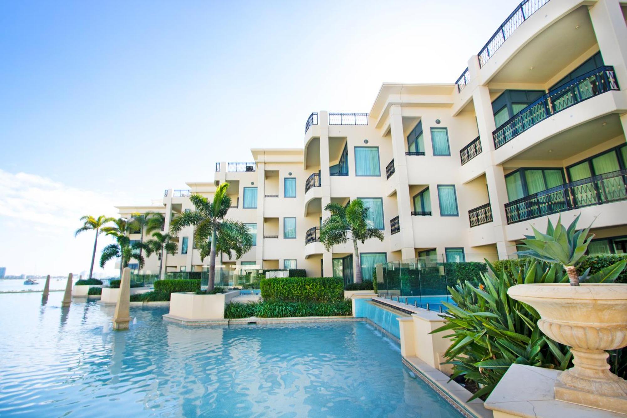 ホテル パラッツォ ヴェルサーチ ゴールドコースト エクステリア 写真 The Bayside Pool