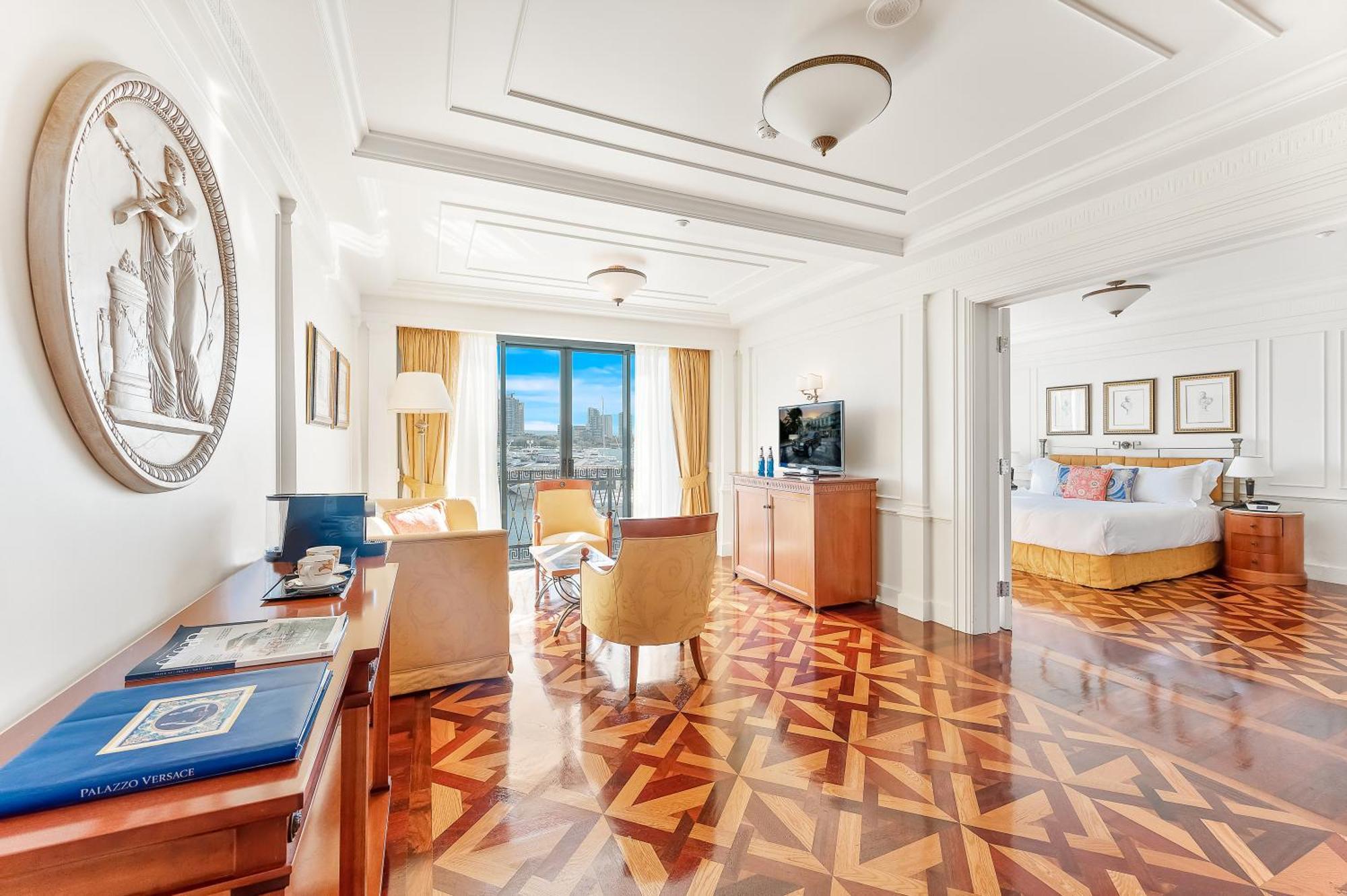ホテル パラッツォ ヴェルサーチ ゴールドコースト エクステリア 写真 A suite at the Four Seasons Hotel
