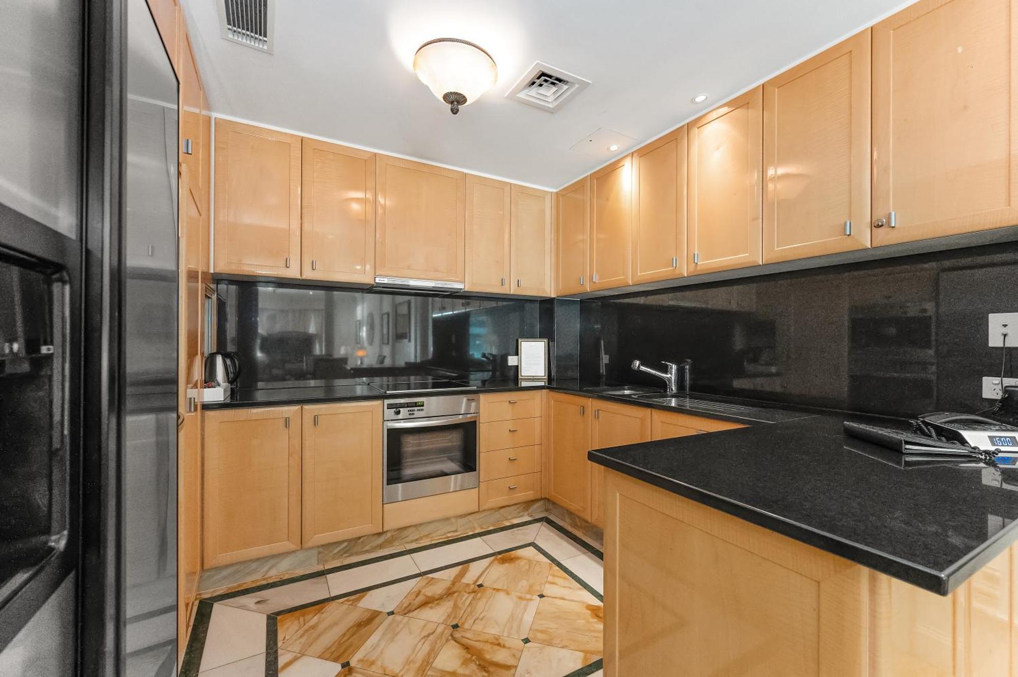 ホテル パラッツォ ヴェルサーチ ゴールドコースト エクステリア 写真 A kitchen in a condominium